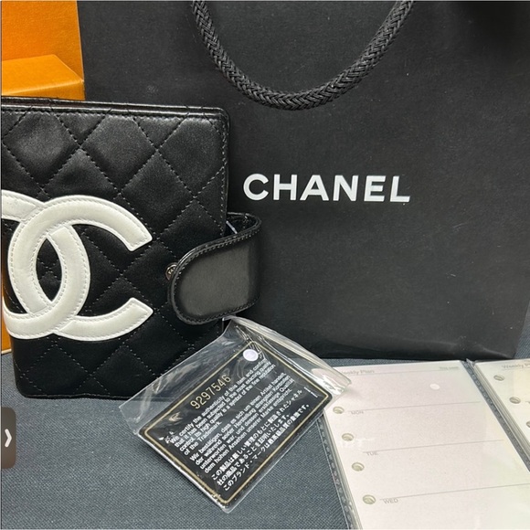 CHANEL Cambon Leather Wallet Agenda - Picture 12 of 13